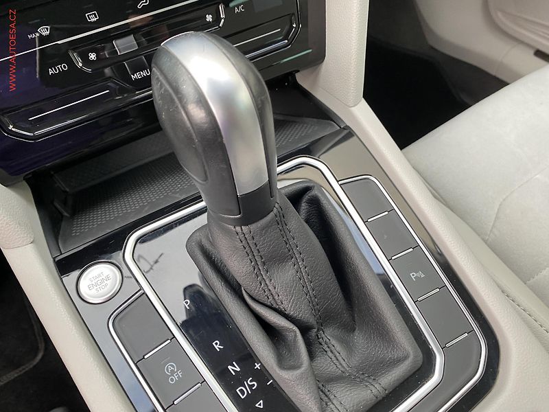 Volkswagen Passat (2022) 2.0 TDI, ČR, Elegance, DSG - fotka 17 z 19