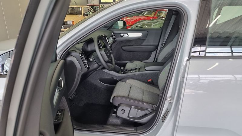 Volvo XC40 (2026) B3 2.0L 163 HP AT7 FWD CORE - fotka 14 z 16