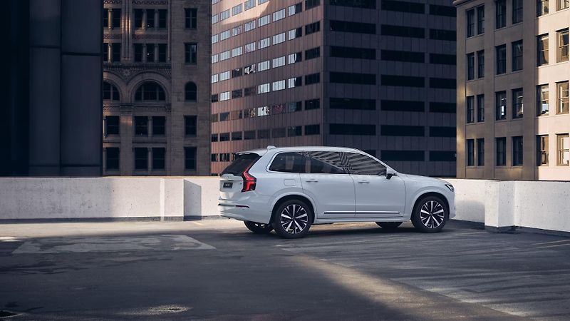 Volvo XC90 (2026) B5 AWD AUT CORE 7míst - fotka 8 z 12