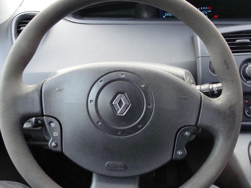 Renault Scénic 1.6i, klima, nová STK !! - fotka 17 z 33