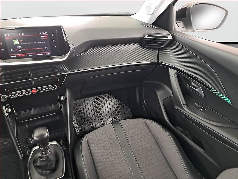 Peugeot 2008 (2023) Allure 1.2 PureTech - fotka 8 z 16