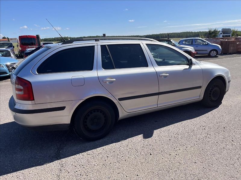 Škoda Octavia 2,0 TDi 103KW TAŽNÉ STK 7/2027 - fotka 5 z 32