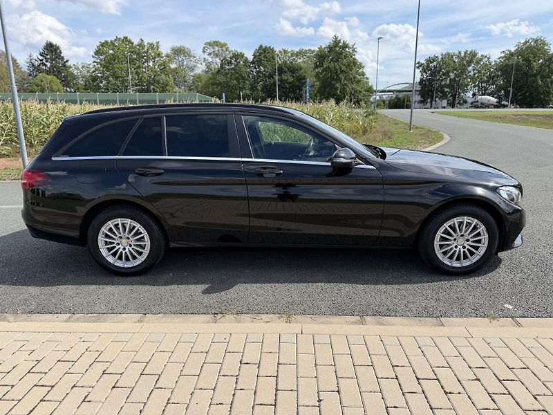 Mercedes-Benz Třídy C 180 CGI AUTOMAT LED NAVIGACE - fotka 6 z 38