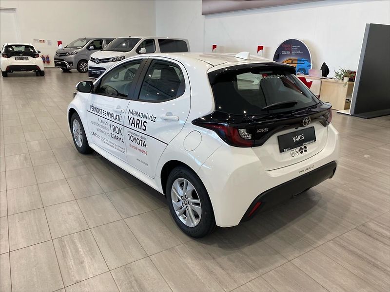 Toyota Yaris (2024) 1,5 hybrid 116 k  Comfort - fotka 7 z 12