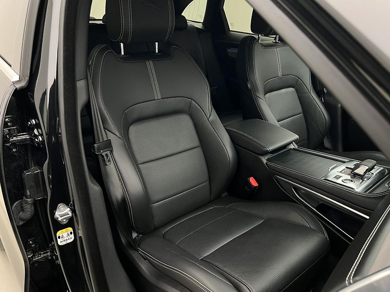 Jaguar F-Pace D200 R-DYNAMIC SE AWD AUT  - fotka 20 z 49