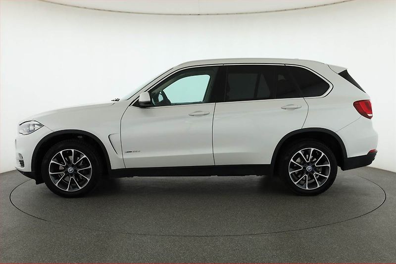 BMW X5 (2018) xDrive25d - fotka 3 z 21