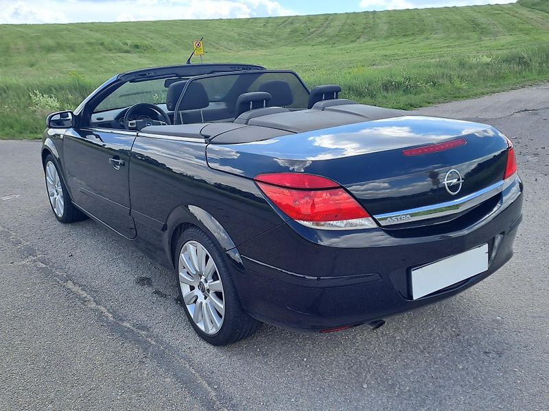 Opel Astra 1.8 KABRIO - fotka 9 z 24
