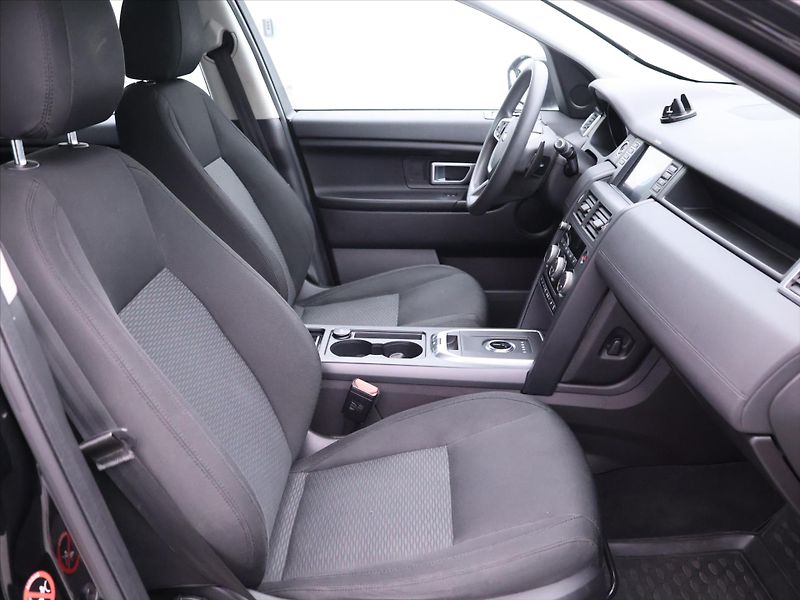 Land Rover Discovery 2,0 L TD4 110kW 4WD limatizace - fotka 11 z 30