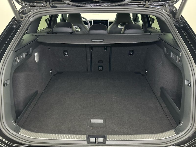 Volkswagen Passat R-Line People DSG - fotka 10 z 31
