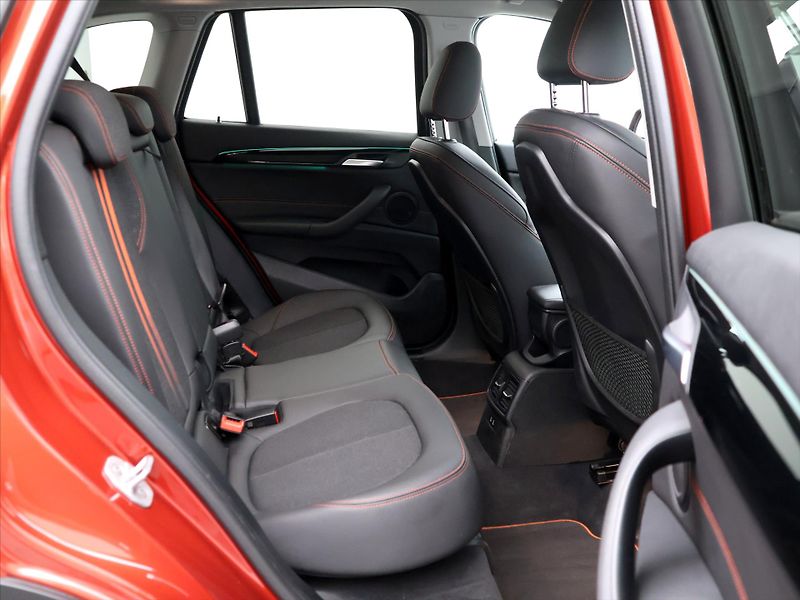 BMW X1 2,0 20d 140kW xD Aut. CZ DPH - fotka 14 z 34