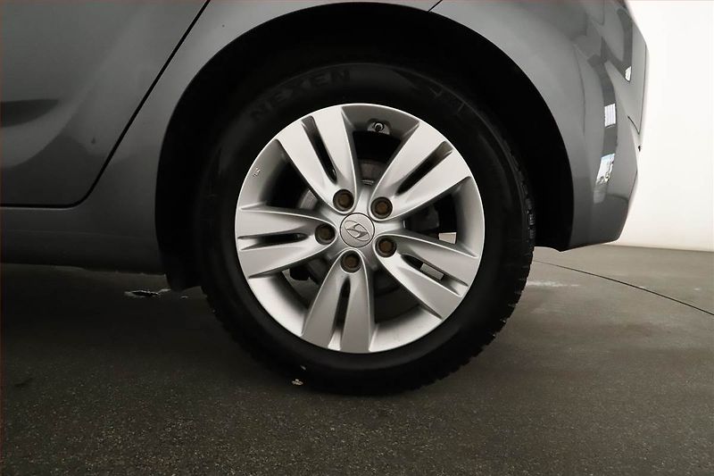 Hyundai ix20 (2014) 1.6 CVVT, Automat, Serv.kniha - fotka 11 z 16