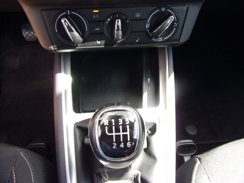 Škoda Scala 1,6 TDI AMB 85kW 1maj. odp.DPH - fotka 20 z 25