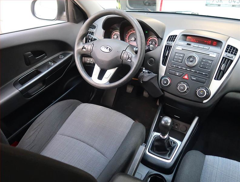 Kia Ceed (2011) 1.4 CVVT, po STK, slušný stav - fotka 7 z 17