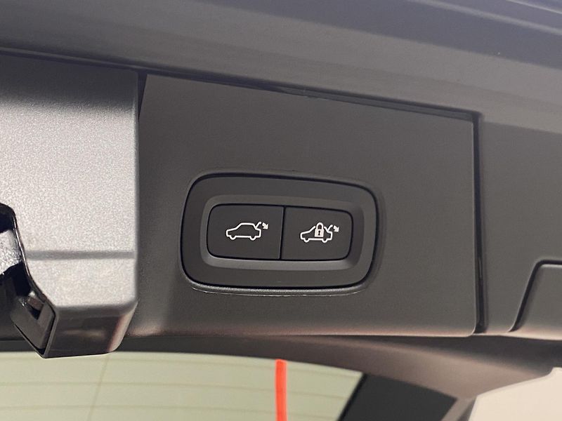 Volvo V90 T6 AWD RECHARGE DARK PLUS AUT - fotka 32 z 54