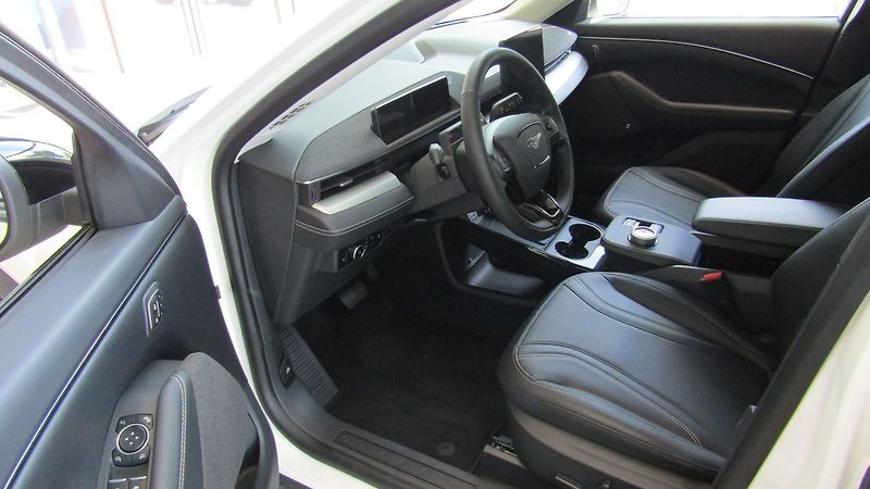 Ford Mustang Mach-E 72,6 kWh standardní dojezd 198 - fotka 6 z 8