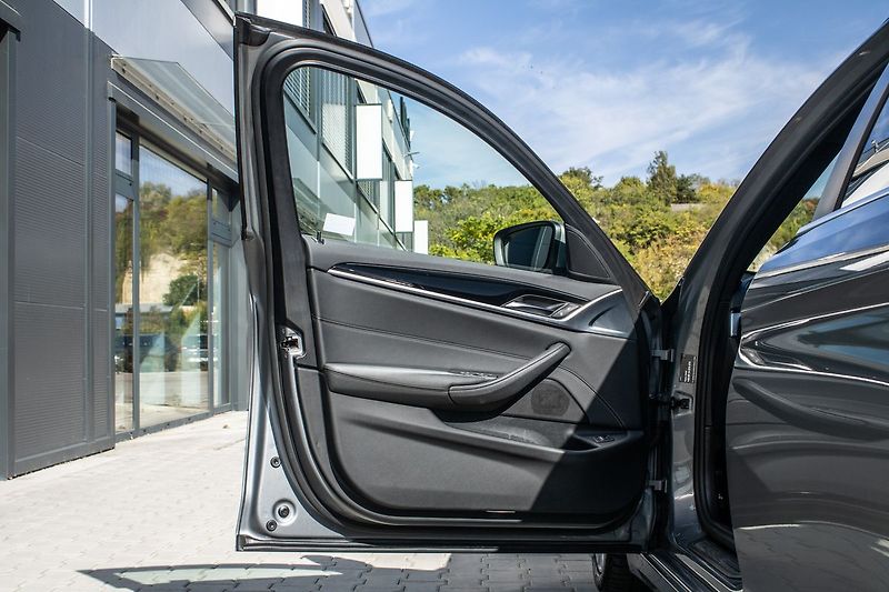 BMW Řada 5 530d LCI 210kW, 48V Mild-Hybri - fotka 10 z 29