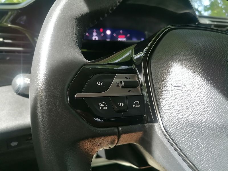 Peugeot 308 (2022) 1.5 BlueHdi Allure A/T - fotka 25 z 29