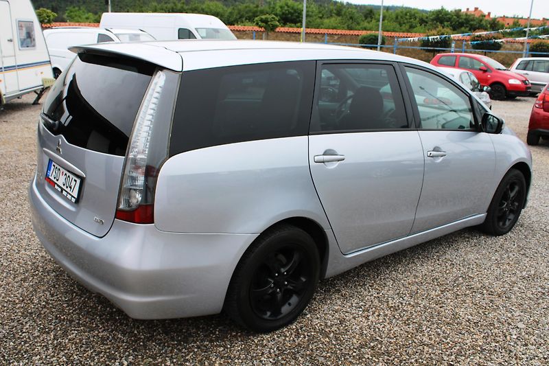 Mitsubishi Grandis (2007) 2.0TDI KLIMA EL.OKNA 7MÍST ALU - fotka 7 z 19