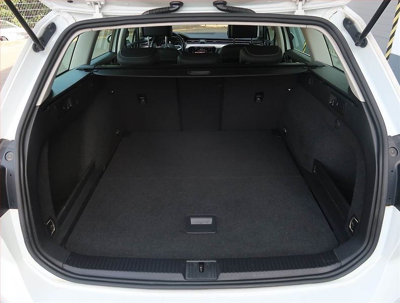 Volkswagen Passat (2020) Elegance 2.0 TSI, Automat - fotka 14 z 22