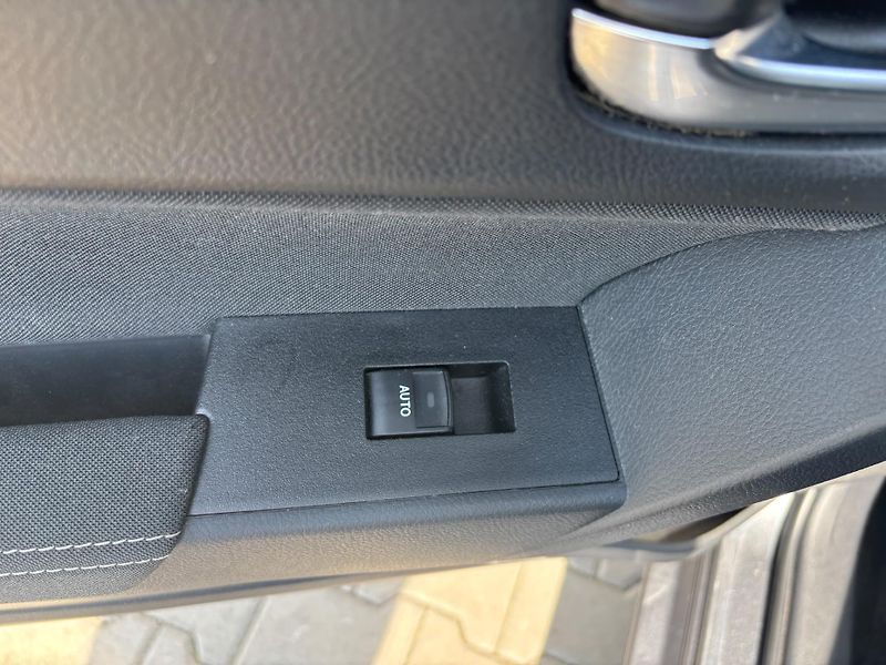Toyota Corolla 1.6 VVT-i Active Trend Led - fotka 24 z 28