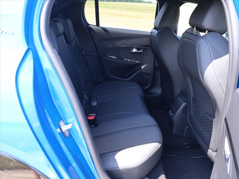 Peugeot 208 1,2 PT 74kW GT-Line LED - fotka 12 z 26