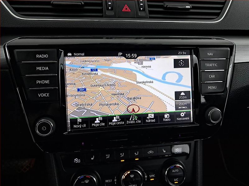 Škoda Superb (2016) 2.0 TDI, Automat, Kůže, Navi - fotka 17 z 20