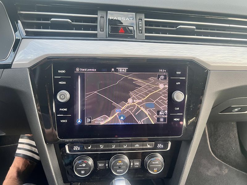 Volkswagen Passat 2.0TDI 110KW,NAVI,LED,APP,ALU - fotka 40 z 47