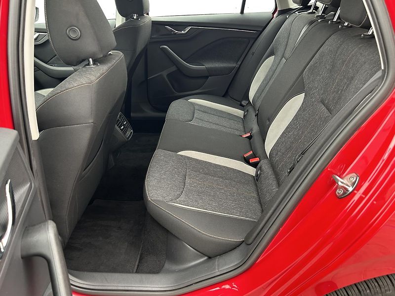 Škoda Kamiq 1.6 TDI Style - fotka 14 z 34