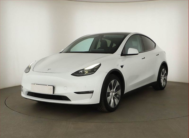 Tesla Model Y (2021) Long Range AWD 75kWh, SoH 91% - fotka 2 z 28
