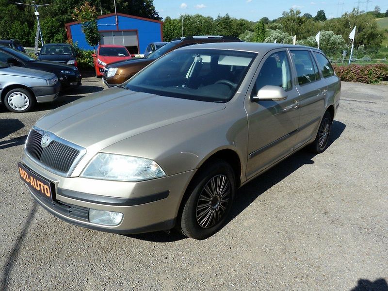 Škoda Octavia 1.6 MPI - fotka 1 z 15