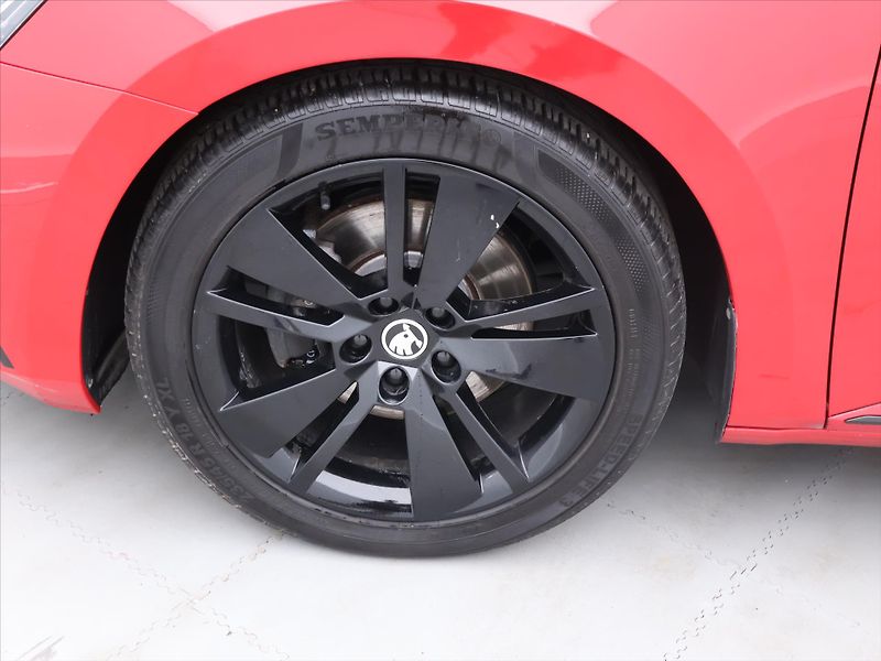 Škoda Superb 2.0 TDI 140kW SportLine DSG CZ - fotka 25 z 32