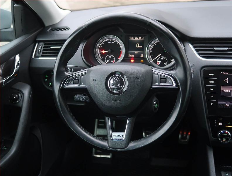 Škoda Octavia (2018) Scout 2.0 TDI, 4X4, Automat - fotka 16 z 28