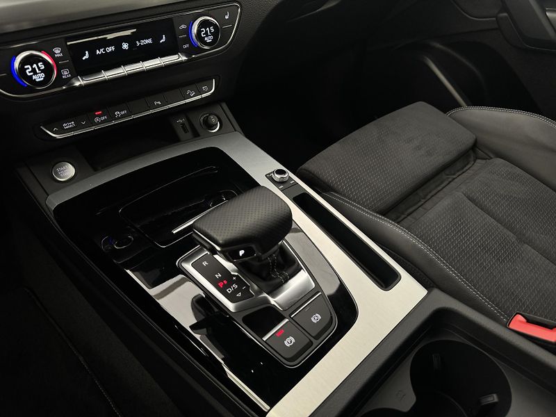 Audi Q5 SB*40tdi*ČR*DPH*S-Line*Vzduch* - fotka 28 z 42