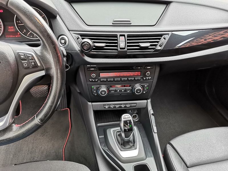 BMW X1 (2013) 118D 105kw xDrive AUT XEN - fotka 13 z 26
