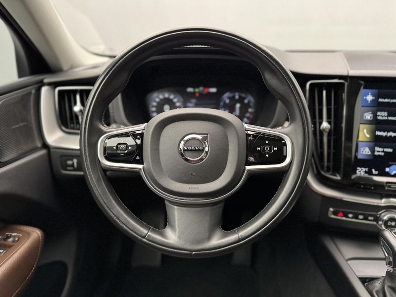 Volvo XC60 D5 AWD INSCRIPTION AUT CZ - fotka 3 z 42