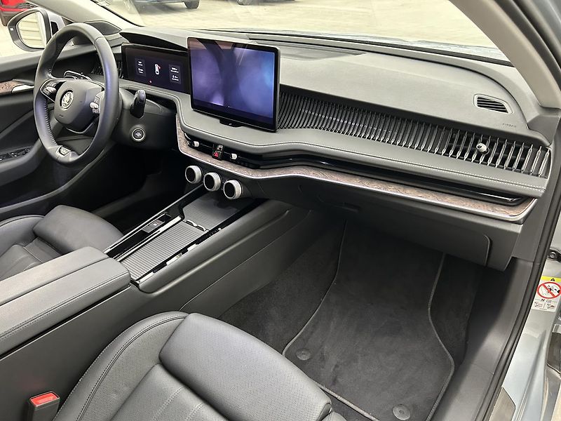 Škoda Superb 2.0 TDI L & K - fotka 32 z 33