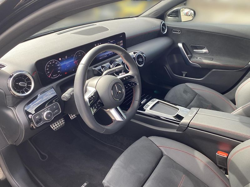 Mercedes-Benz Třídy A A 200d AMG - fotka 12 z 25