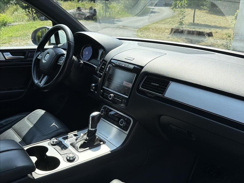 Volkswagen Touareg 3,0 TDi 180 Kw Highline tažné - fotka 18 z 38