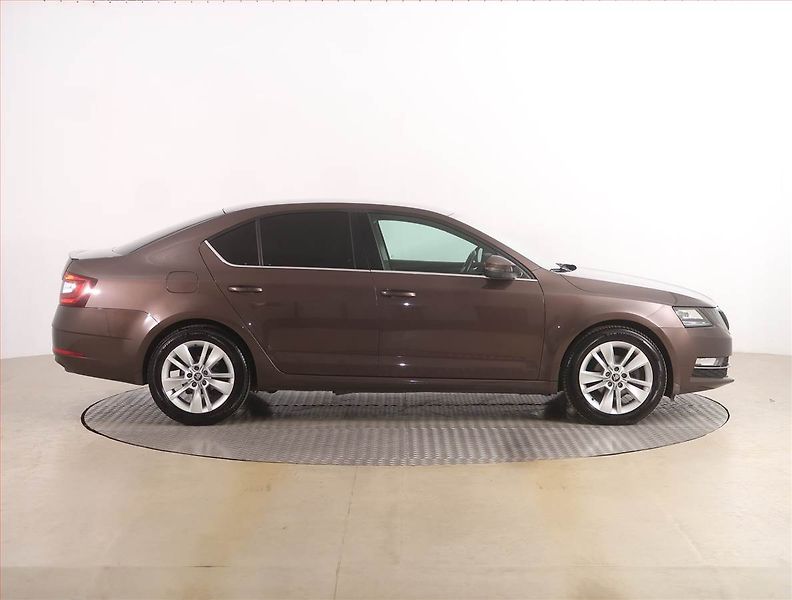 Škoda Octavia (2017) 1.6 TDI, Serv.kniha, Tempomat - fotka 6 z 18