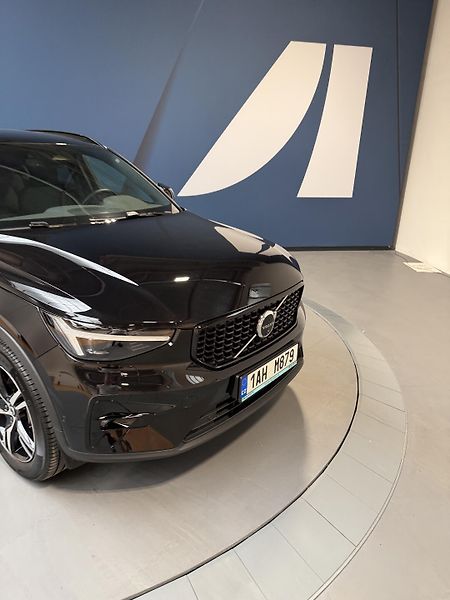 Volvo XC40 B3 Plus Dark DCT - fotka 5 z 17