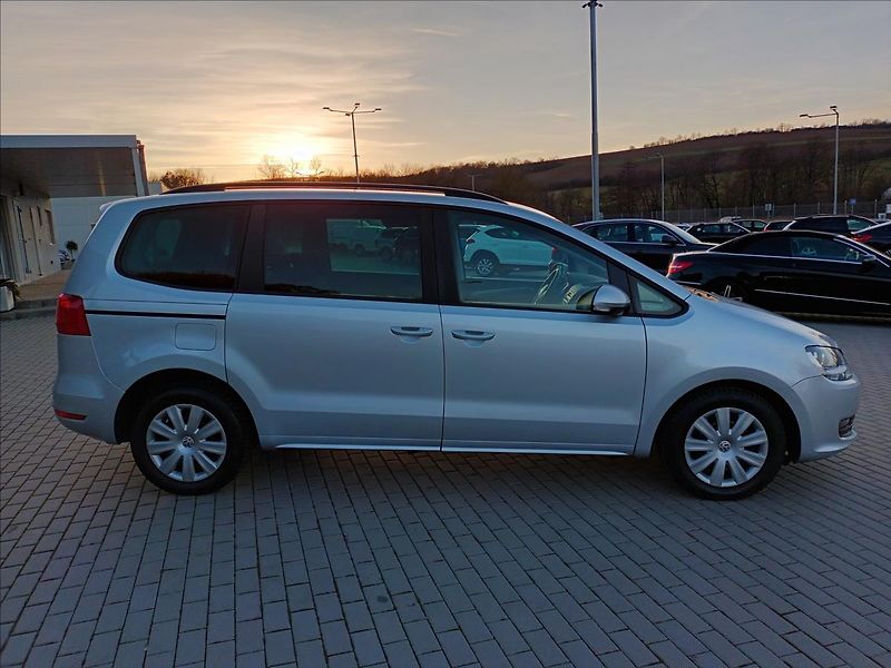 Volkswagen Sharan 2,0 TDI,7MÍST,SERVISKA,VÝHŘEV - fotka 4 z 46