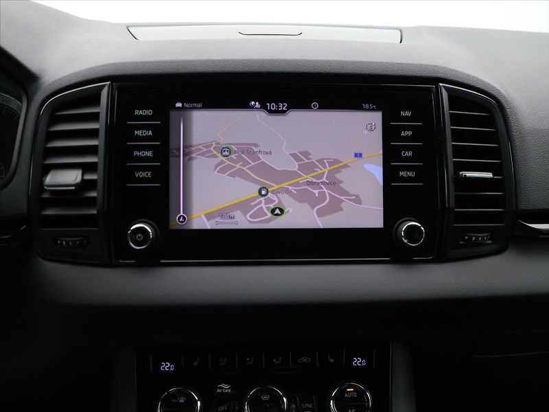 Škoda Karoq 1,5 TSI 110kW DSG Sportline - fotka 24 z 37