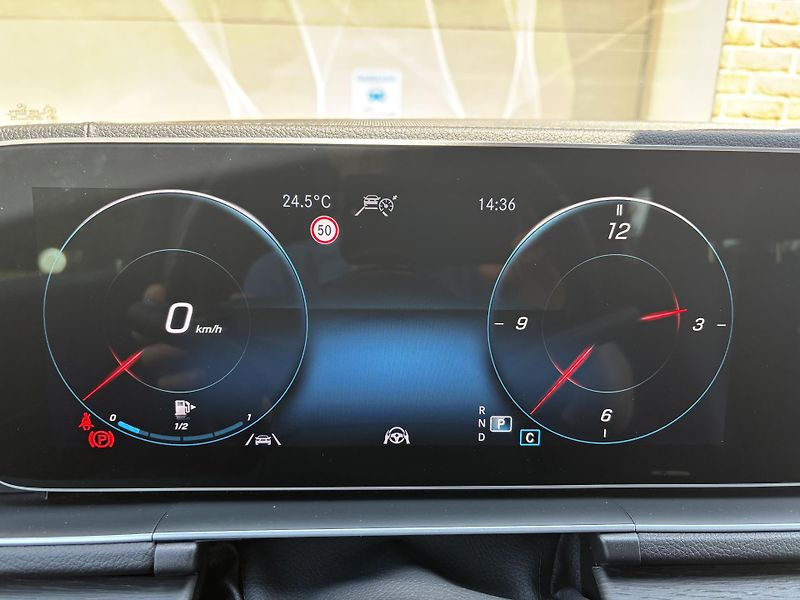Mercedes-Benz GLE (2023) 400d 4MATIC 9GTRONIC AMG Paket - fotka 123 z 166