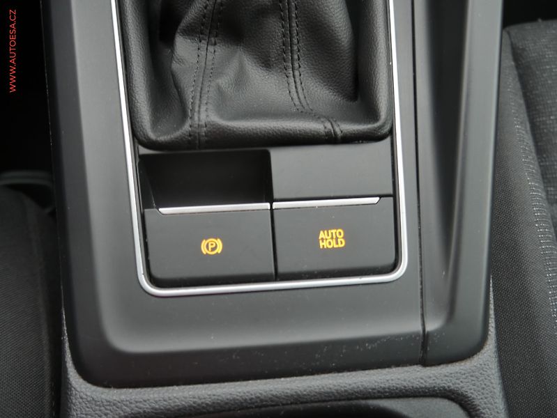Volkswagen Golf (2021) 1.5TSi, ČR, Life, LED, park - fotka 22 z 22