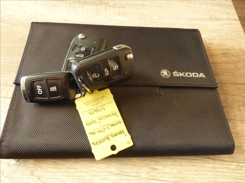 Škoda Superb 2,0 TDI DSG,Bi-Xenon,model 201 - fotka 44 z 45