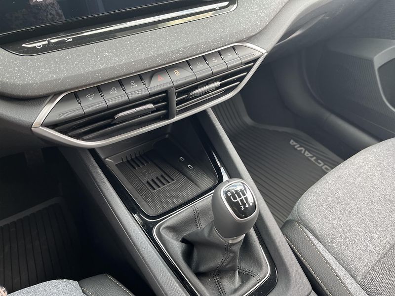 Škoda Octavia 1.5 TSI 110kW TOP SELECTION. - fotka 21 z 25
