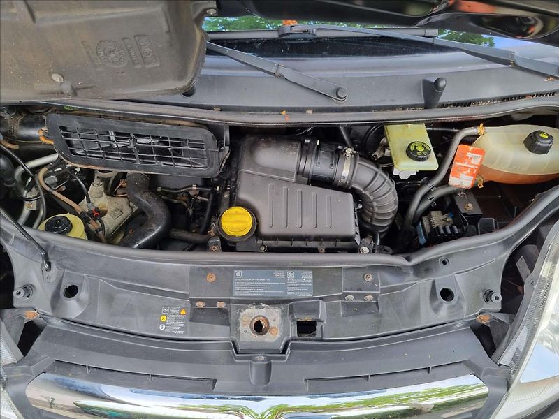 Opel Vivaro 2,5 DCi 8 Míst Webasto 2xKlima - fotka 30 z 31