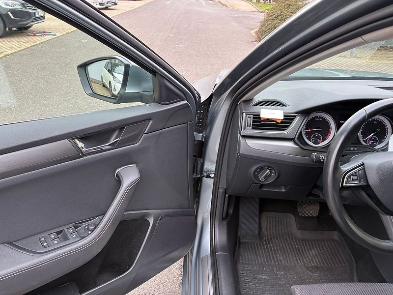 Škoda Superb 2.0 TDI 4x4 STYLE 140 kW DSG - fotka 27 z 40