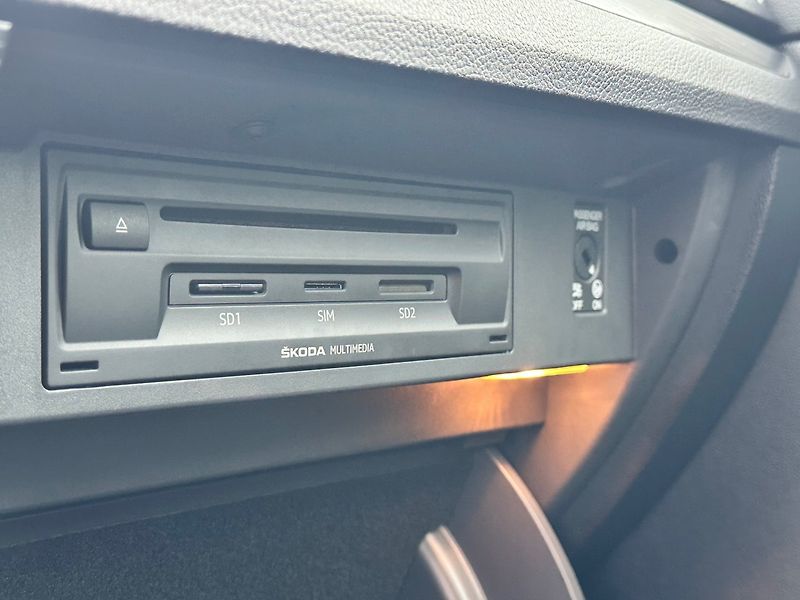 Škoda Superb (2018) 1.6TDi DSG, KAMERA, NAVI - fotka 12 z 20