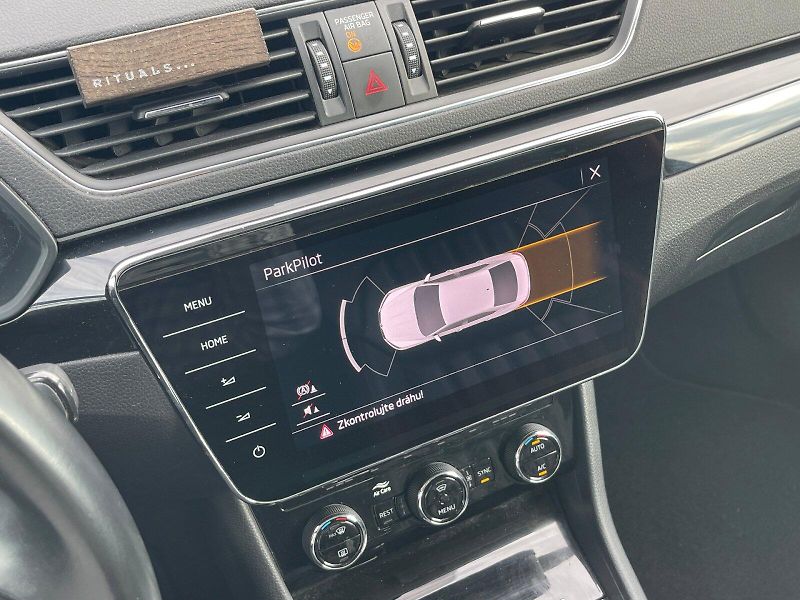 Škoda Superb (2018) 2.0 TDI / 140 kW DSG 4x4 L&K - fotka 20 z 30